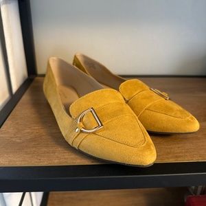 Cute Ann Taylor marigold colored flats